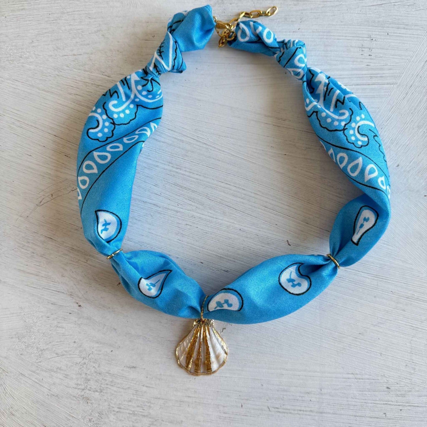 Bohemian bandana ketting met St. Jacobsschelp hanger