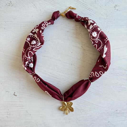 Bohemian bandana ketting met hibiscus bloem hanger