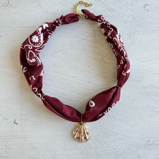 Bohemian bandana ketting met St. Jacobsschelp hanger