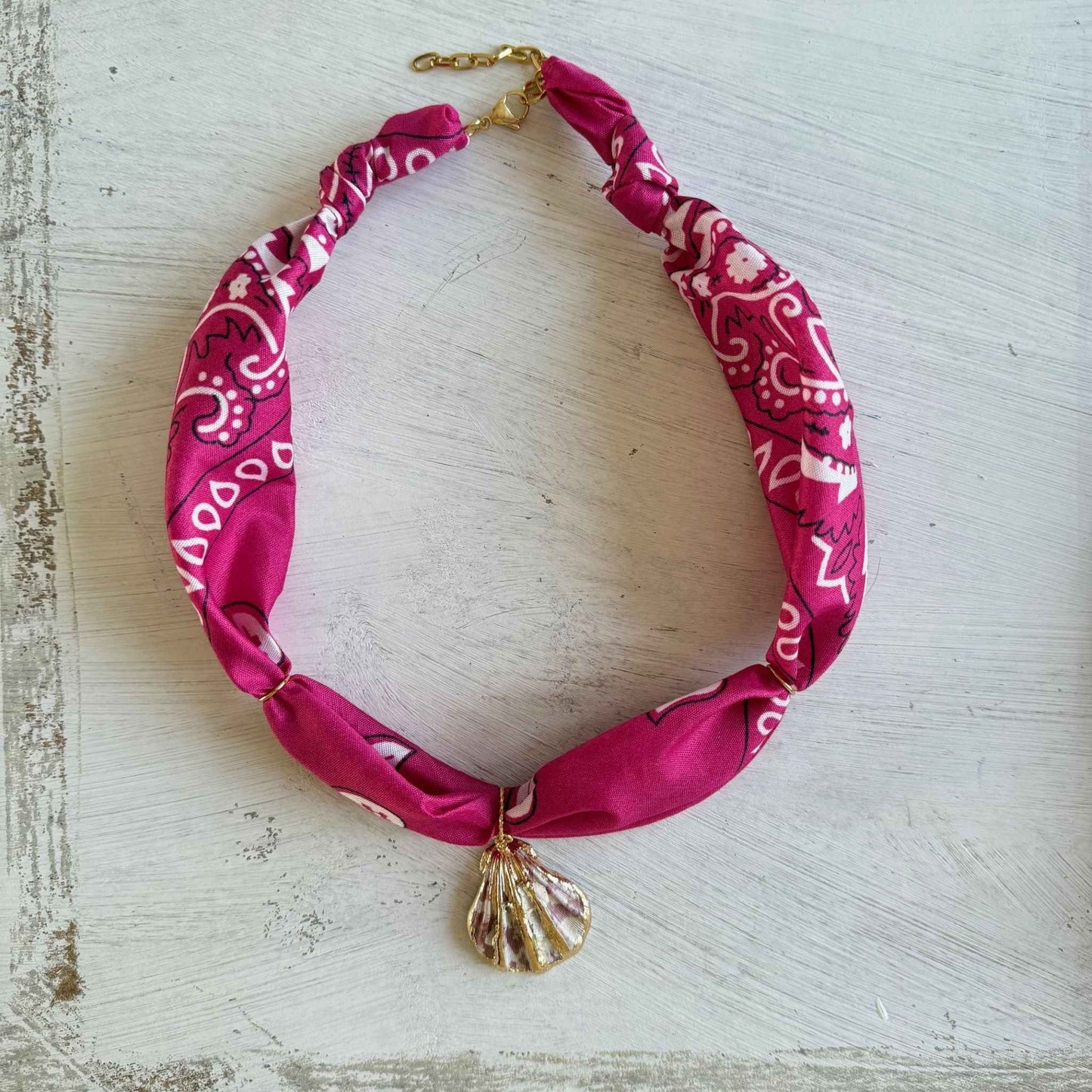 Bohemian bandana ketting met St. Jacobsschelp hanger