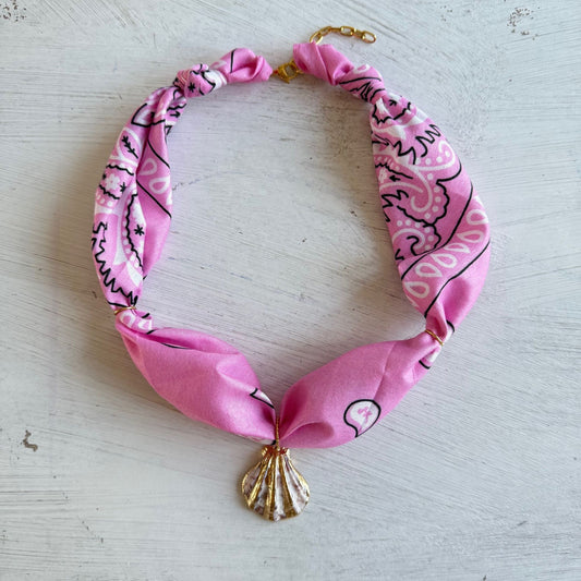 Bohemian bandana ketting met St. Jacobsschelp hanger