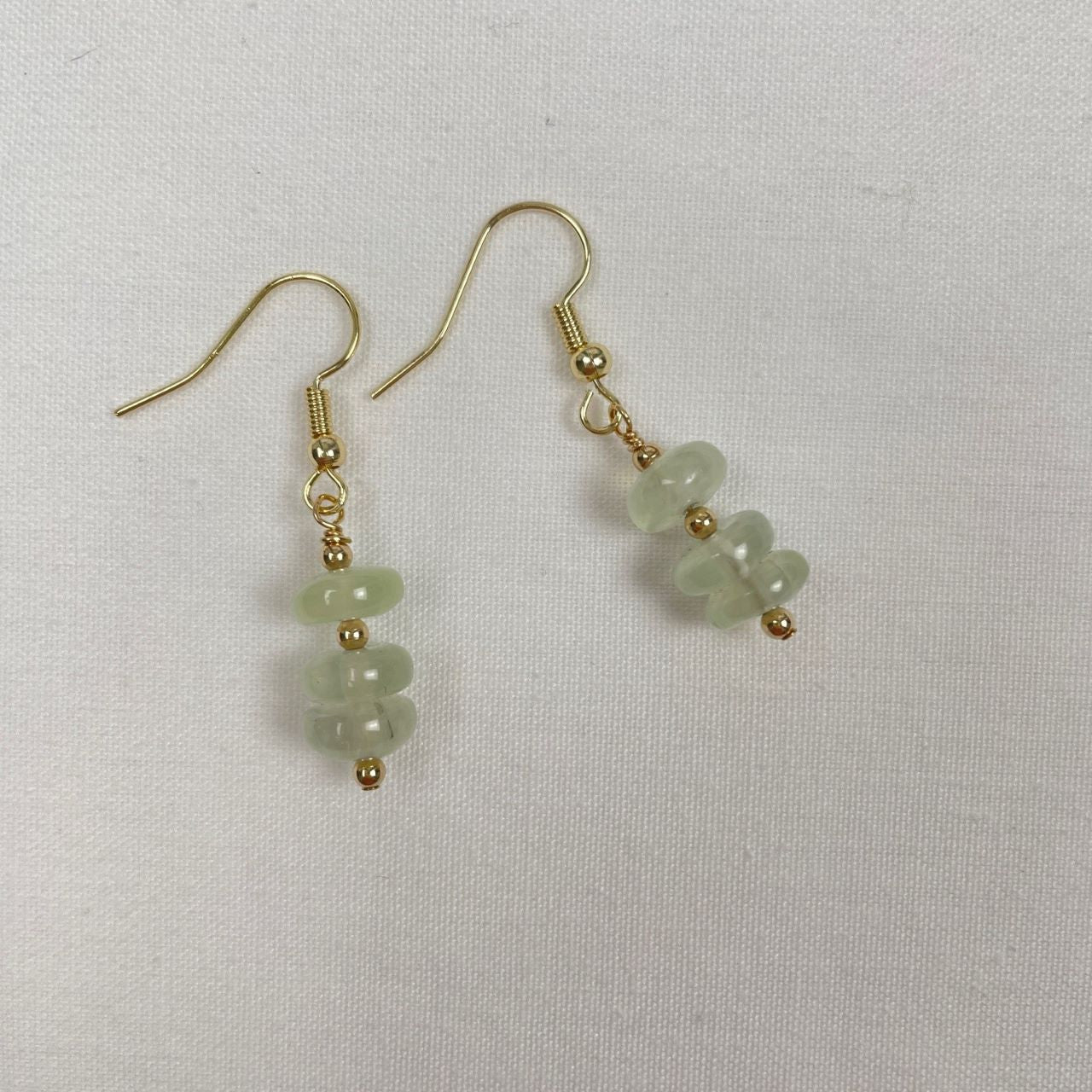 Goldfilled oorbellen met prehniet rondellen