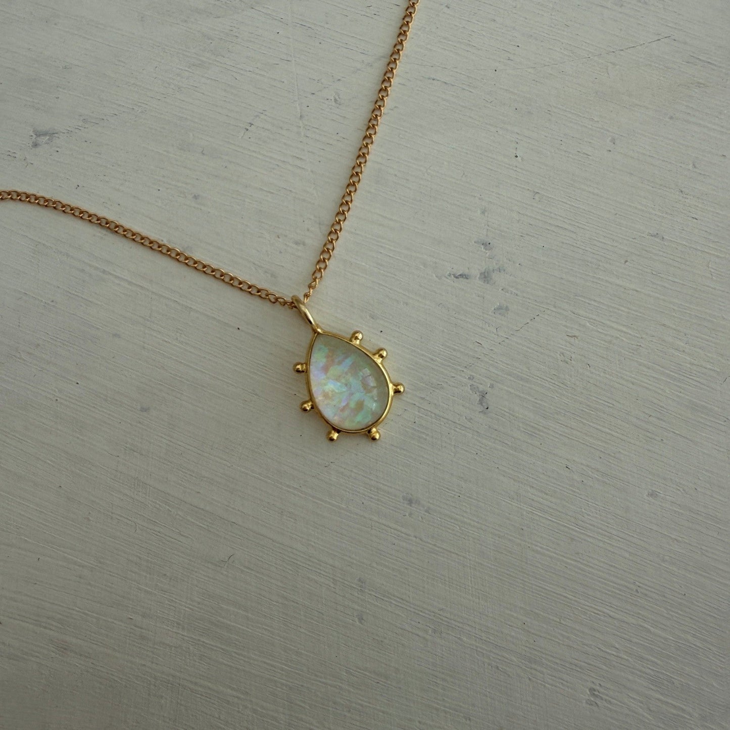 Handgemaakte ketting van ronde kralen met 14K gold filled haakslotje — Engelina Jewelry