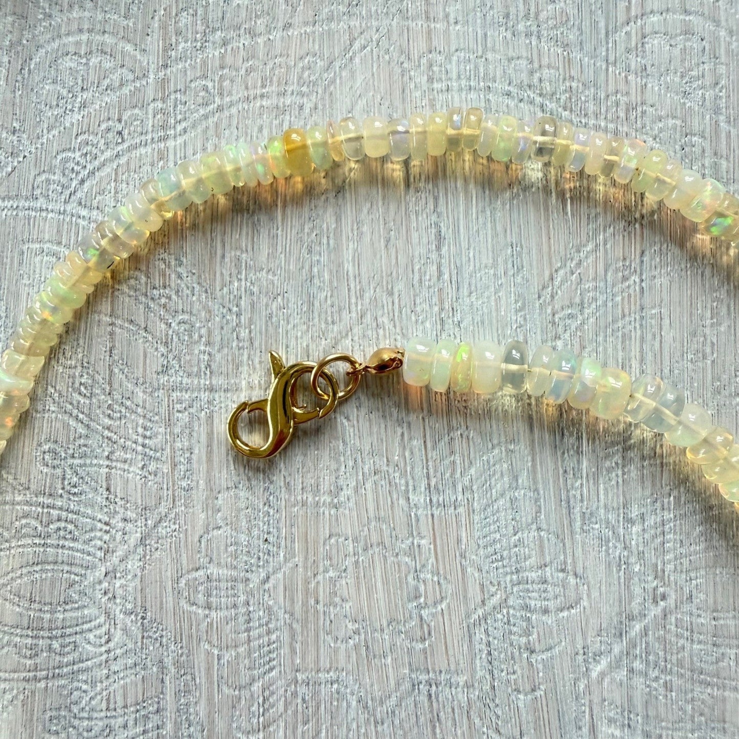 Ketting van Ethiopische opaal