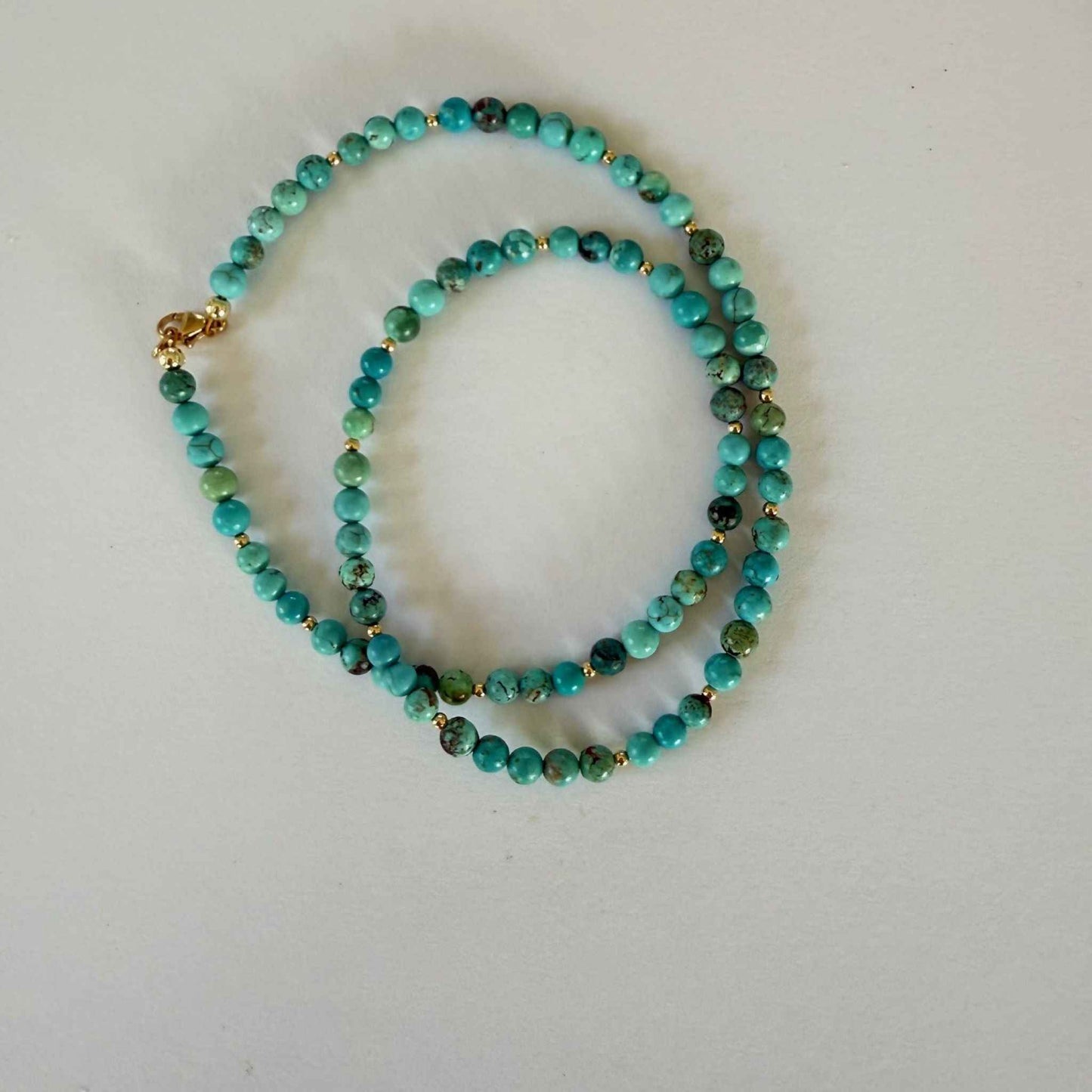 Ketting van Hubei turkoois kralen met gold filled slot