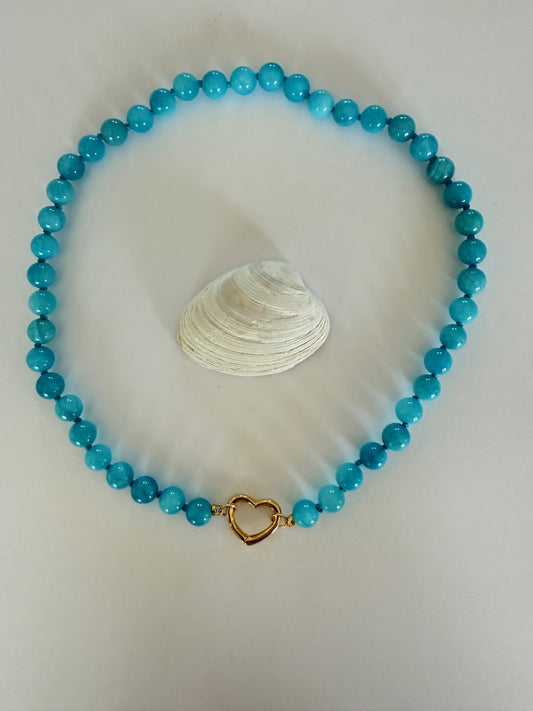 Ketting van helblauwe jade kralen met gold filled open einden