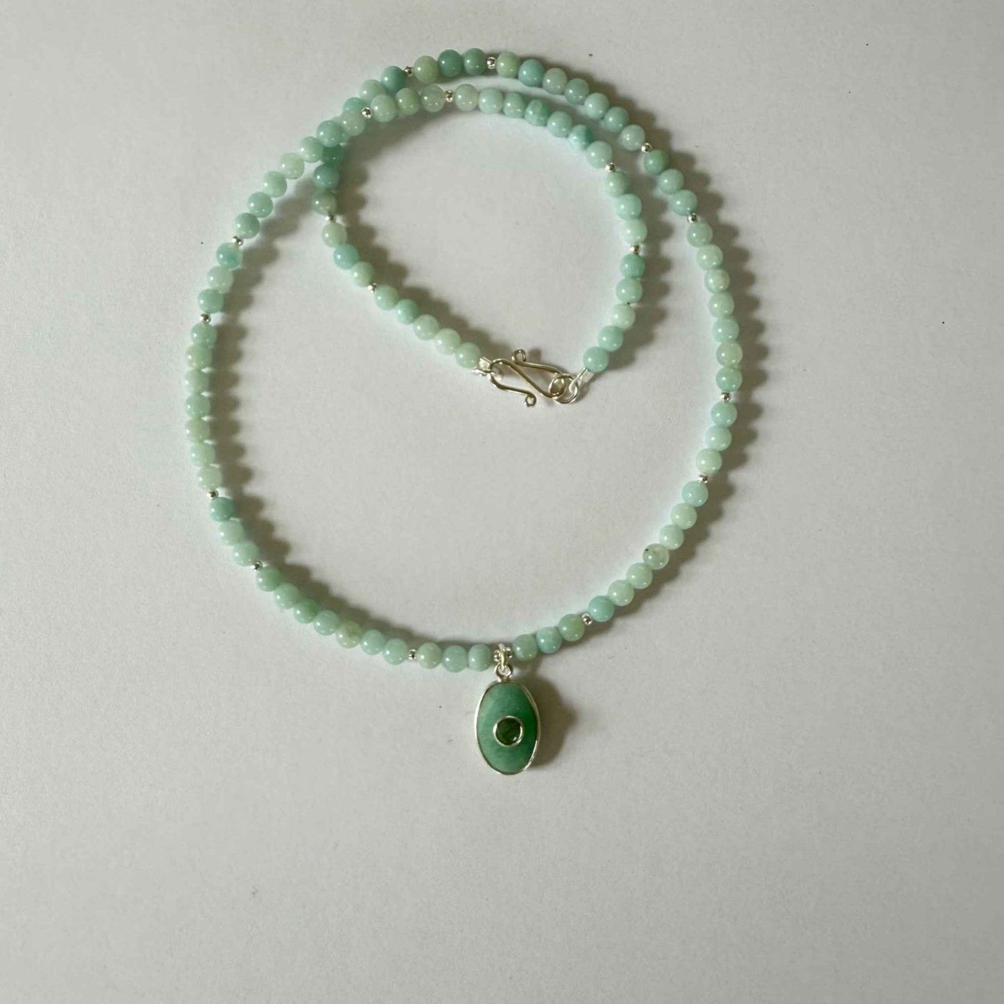 Ketting van amazoniet kraaltjes met amazoniet hanger in zilver