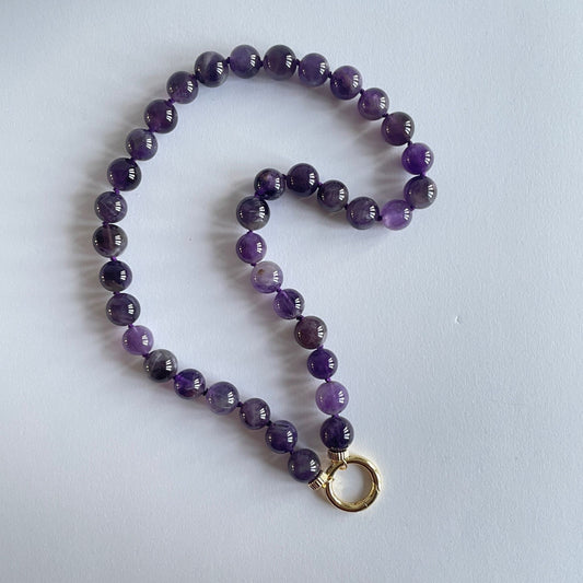 Korte ketting van amethist kralen met open einden