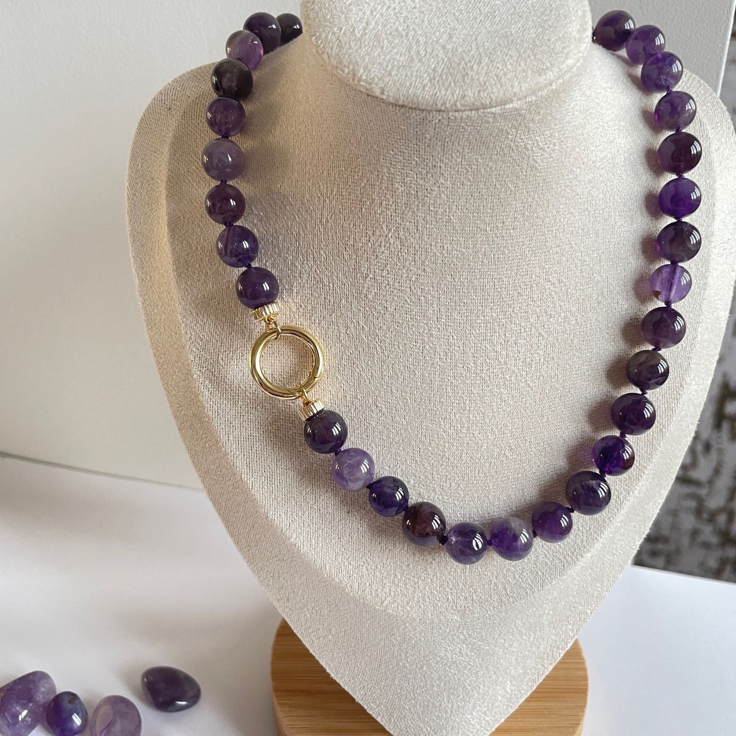 Korte ketting van amethist kralen met open einden