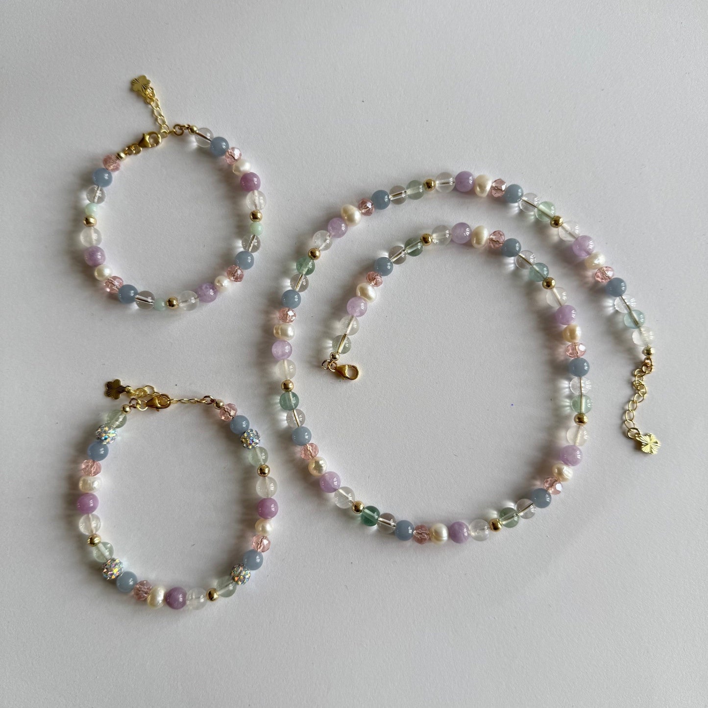 Armbandje van veel verschillende edelstenen - ANGILA