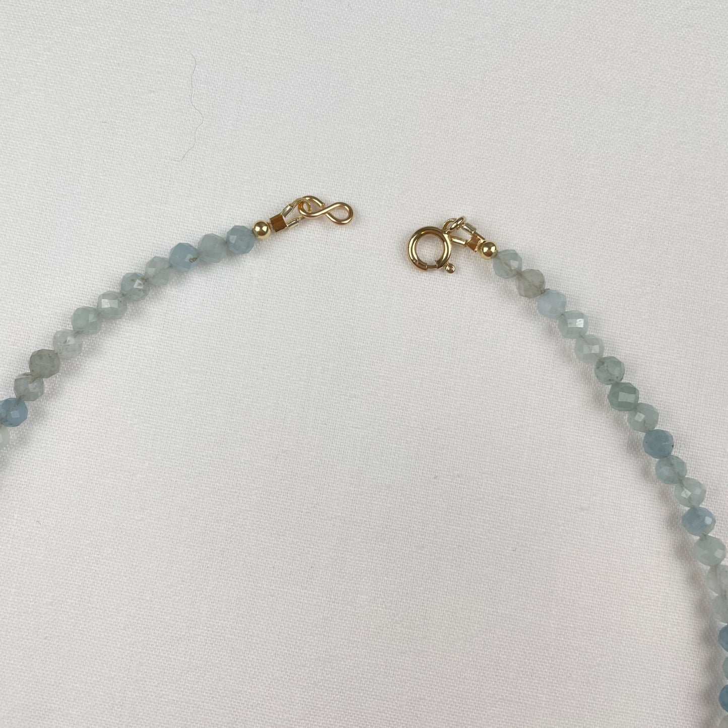 Ketting van aquamarijn facetkraaltjes