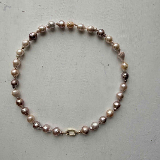 Ketting van zoetwaterparels met gold filled slot - AVEDA