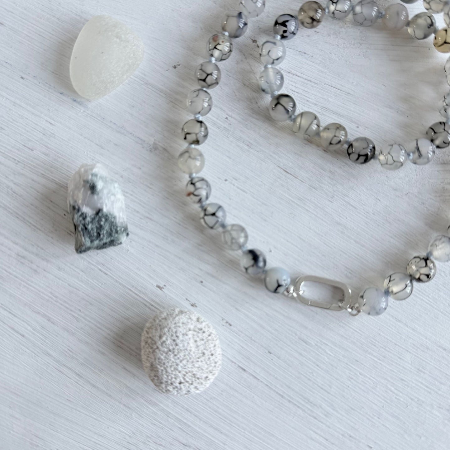 Ketting van draken agaat met sterling zilveren sluiting