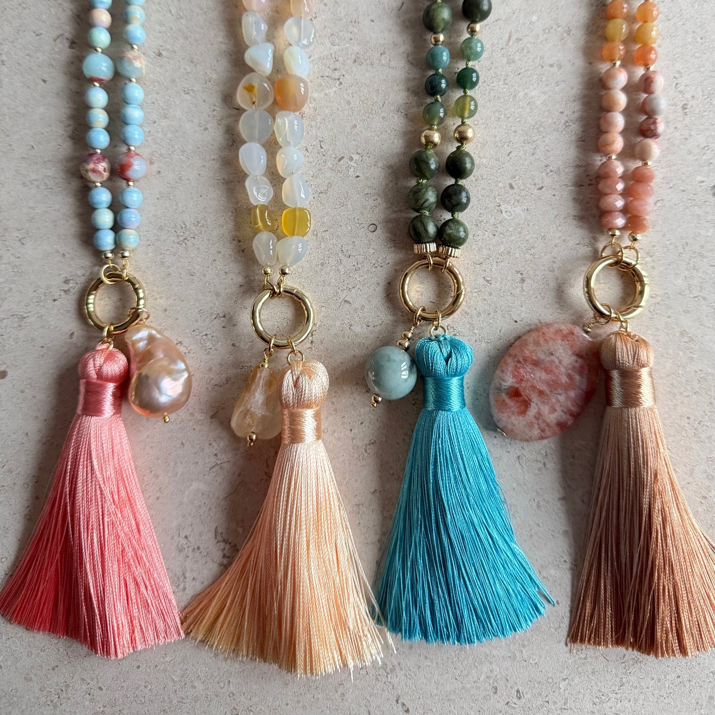 Lange ketting van jaspis en agaat met zoetwaterparel bedel - JARA