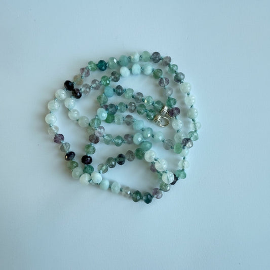Ketting van fluoriet, aquamarijn met zilveren open einden