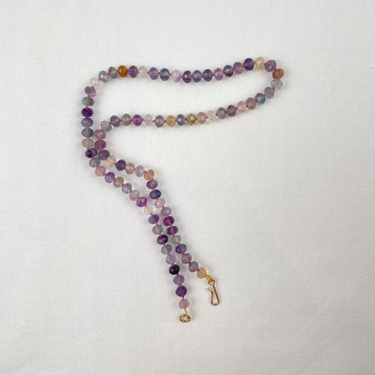 Ketting geknoopt van fluoriet rondel kralen