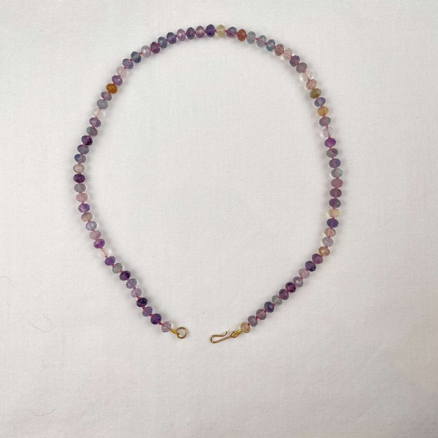 Ketting geknoopt van fluoriet rondel kralen