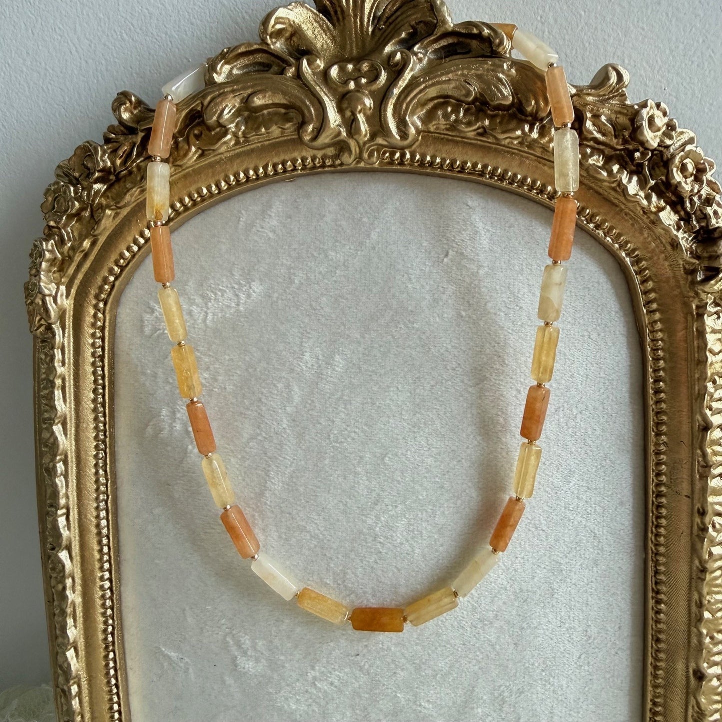 Handgemaakte ketting van ronde kralen met 14K gold filled haakslotje — Engelina Jewelry