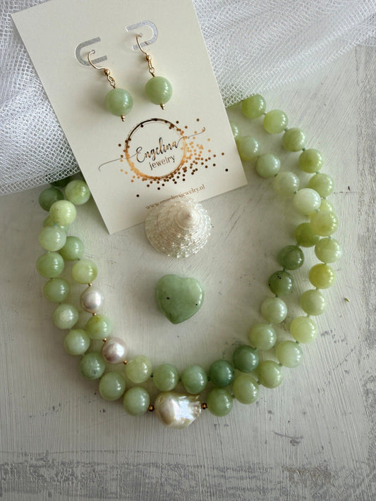 Korte ketting van jade met Edison parels