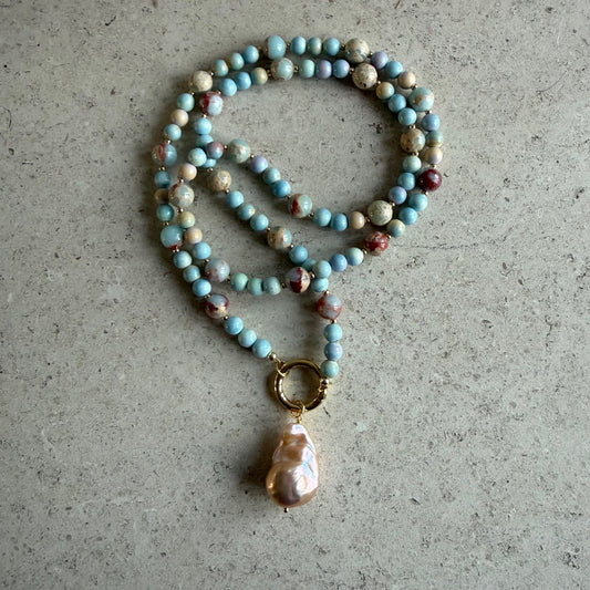 Lange ketting van jaspis en agaat met zoetwaterparel bedel - JARA