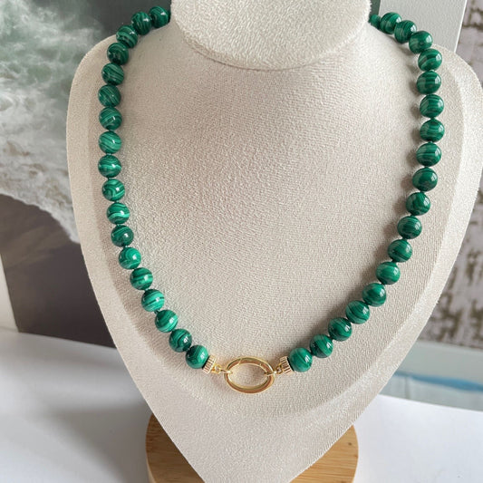 Ketting van malachiet kralen met open einden