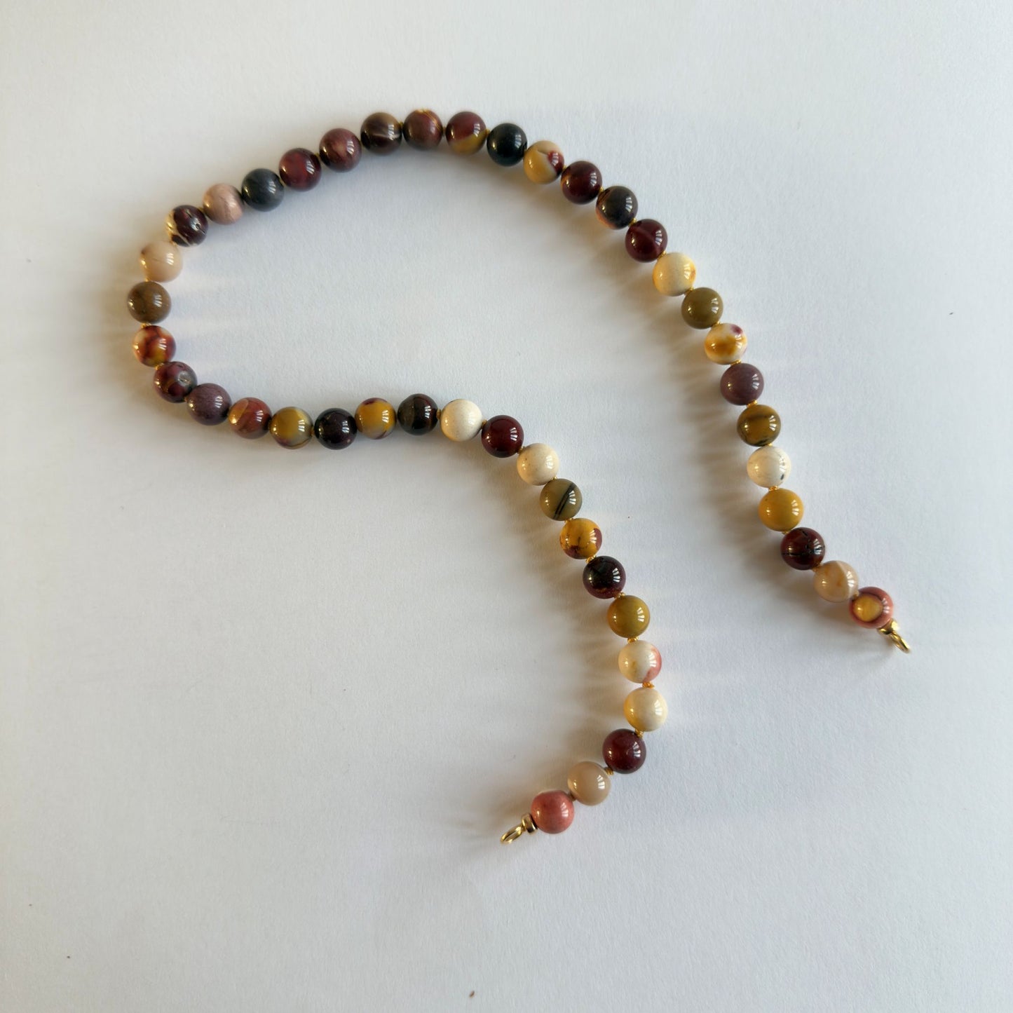 Ketting van mookaiet kralen met gold filled uiteinden