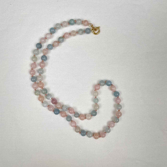 Ketting van morganiet en aquamarijn met een gold filled veerslotje