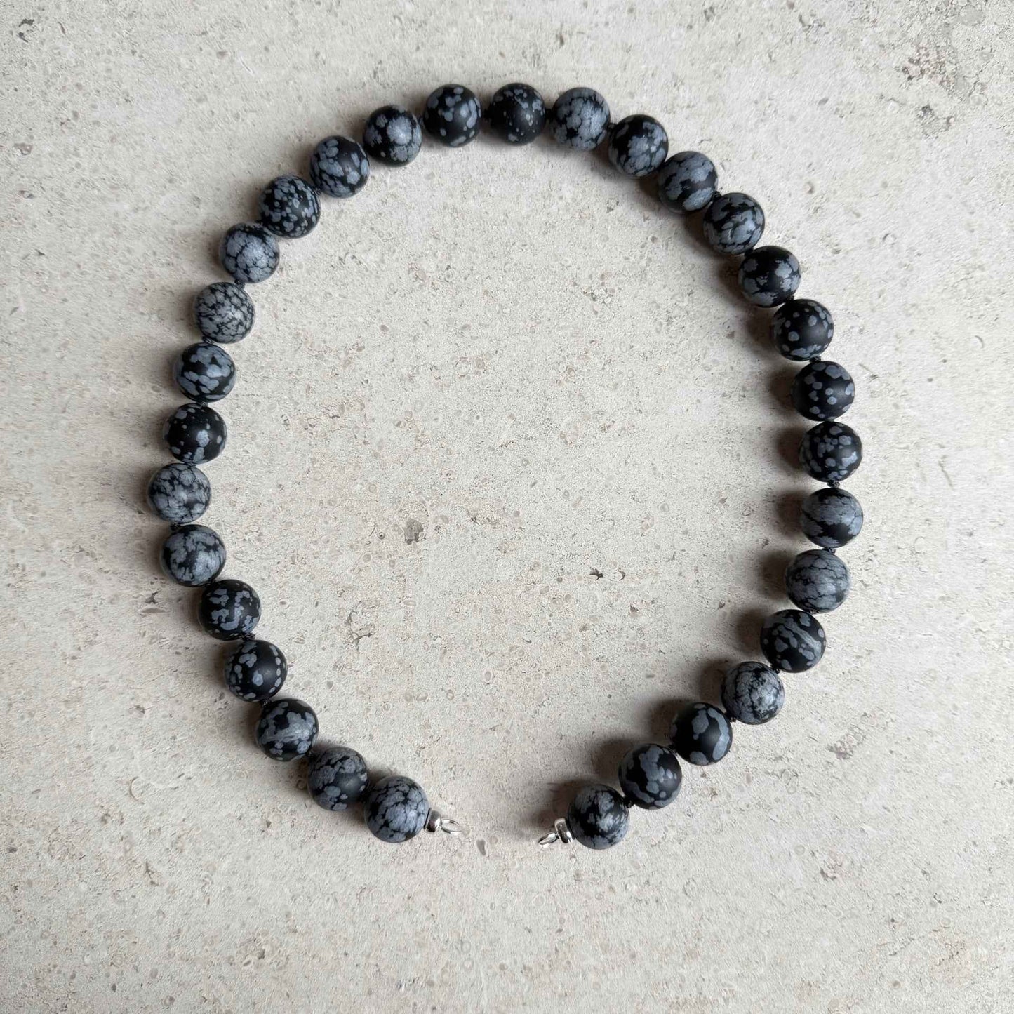 Ketting van sneeuwvlok obsidiaan met zilveren open einden