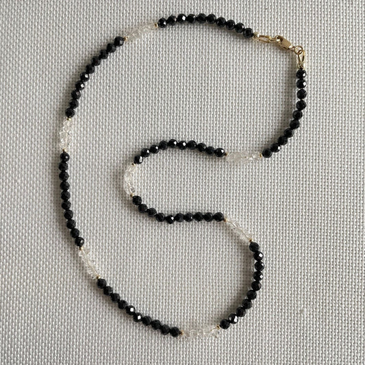 Ketting van spinel facetkraaltjes en Herkimer diamant