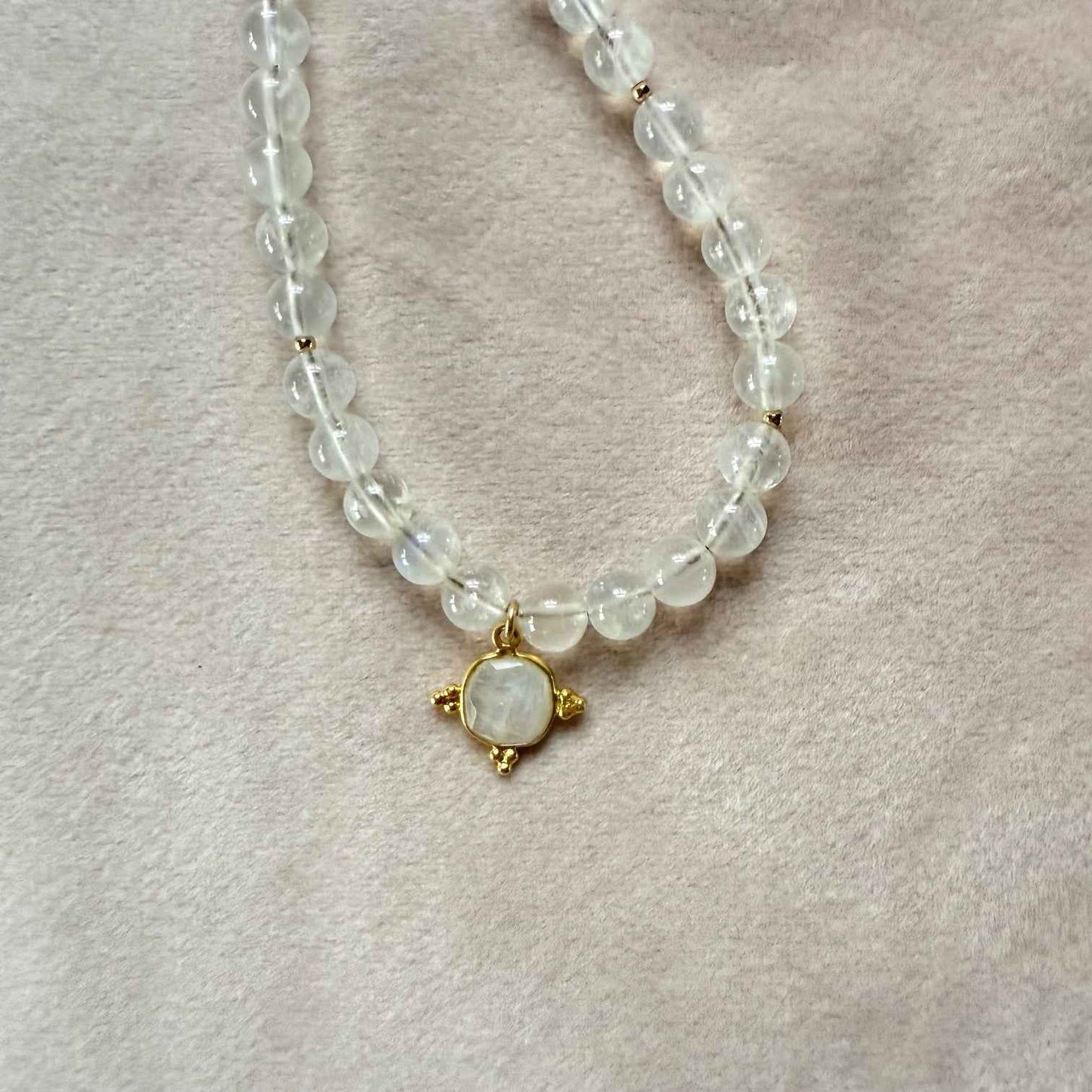 Ketting van regenboog maansteen met bedel