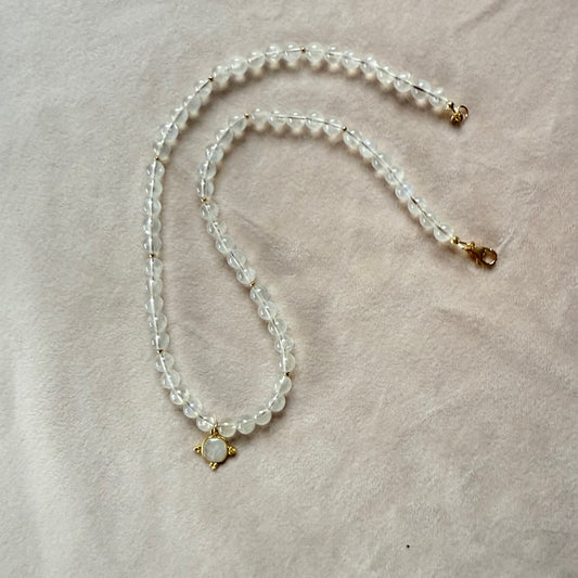 Ketting van regenboog maansteen met bedel