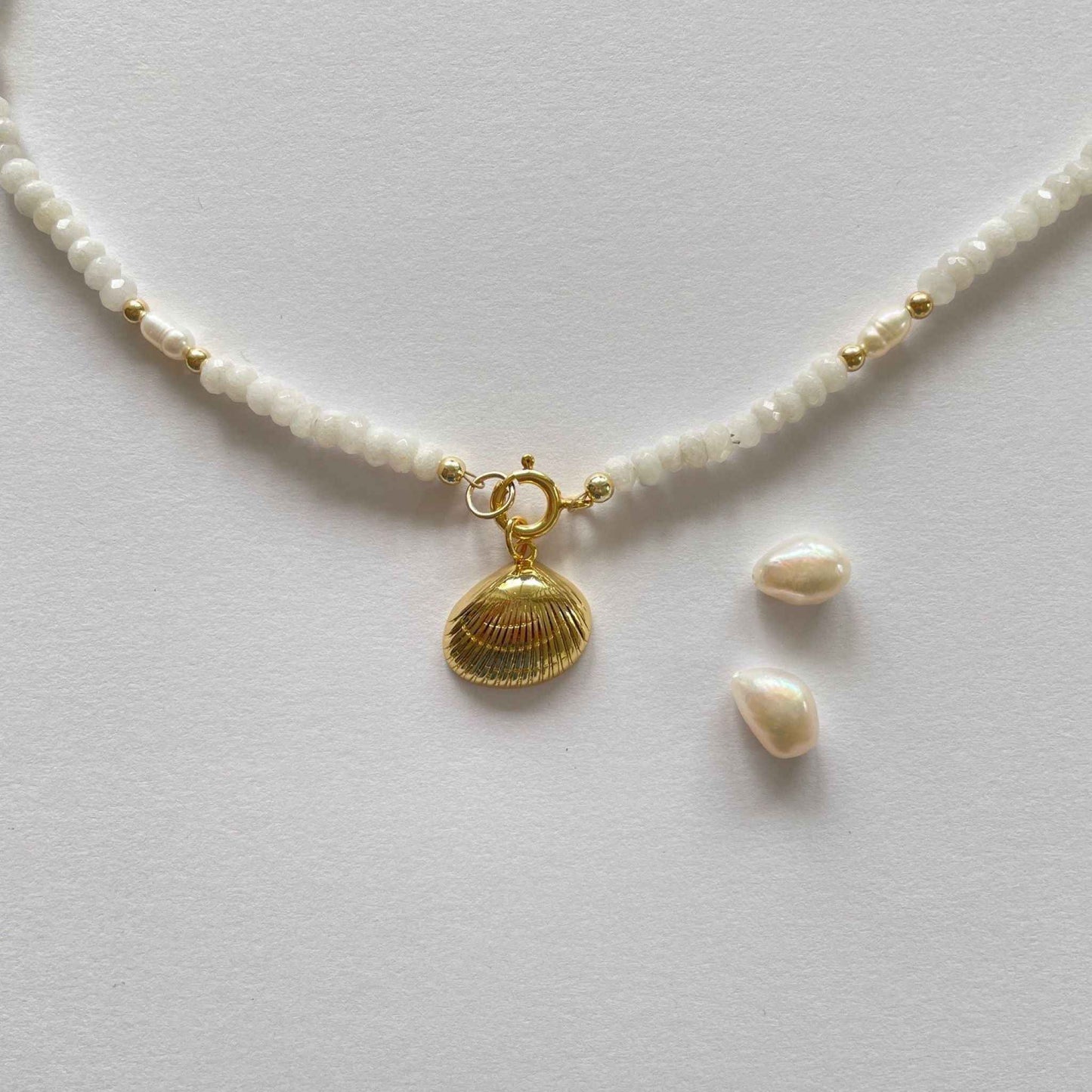 Ketting van witte jade met zoetwaterparels