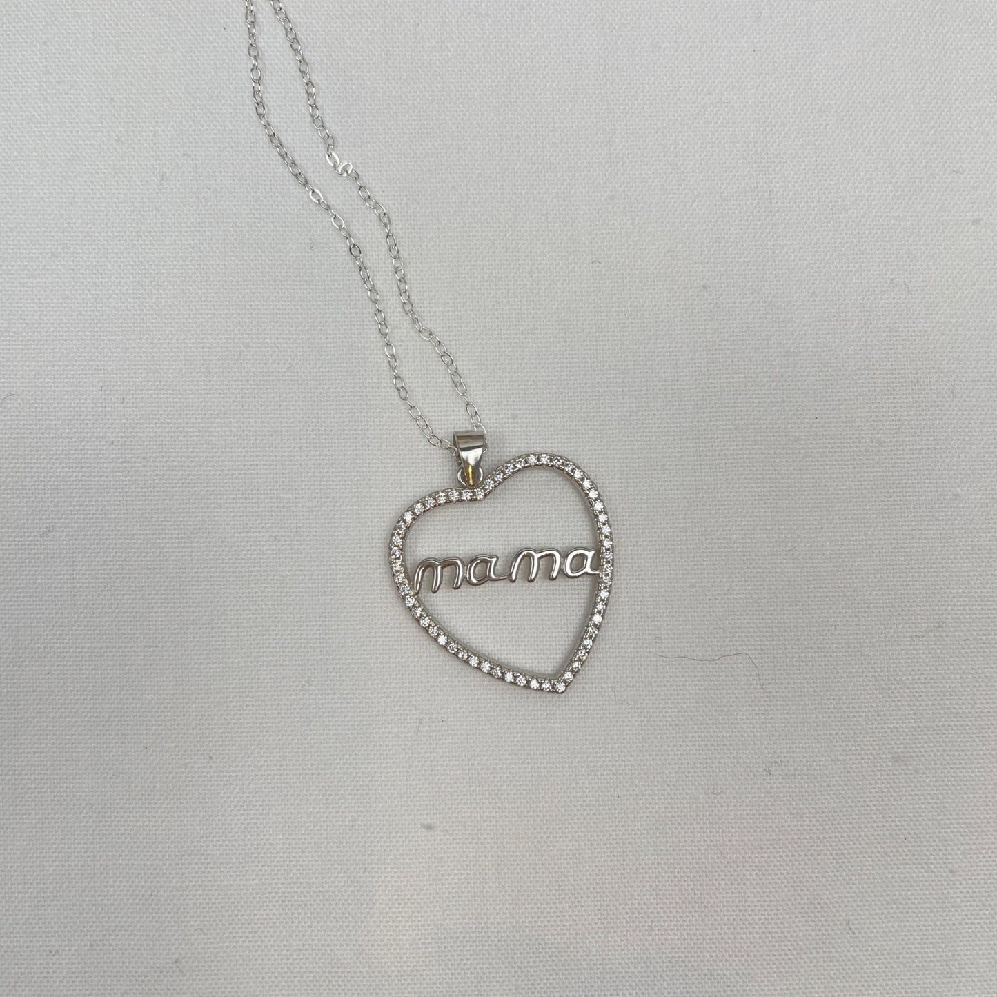 Kettinkje van zilver met groot hart met zirkonia's