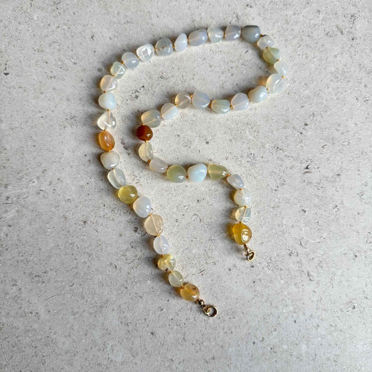 Ketting van gele opaal met gold filled open einden