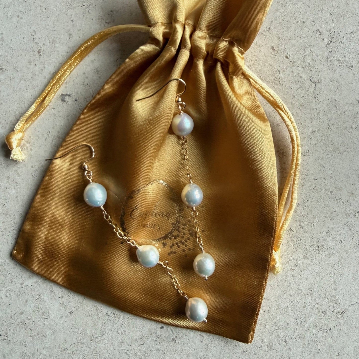 Gold filled oorbellen met Edison parels - EKIA