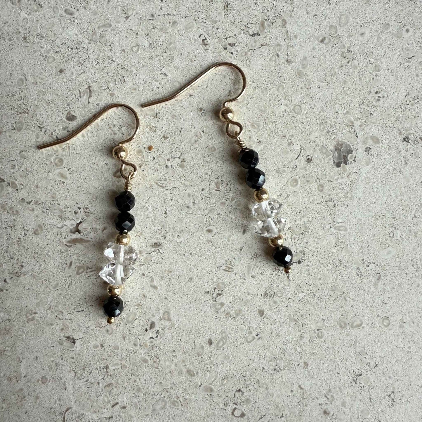 Oorbellen van spinel facetkraaltjes en Herkimer diamant