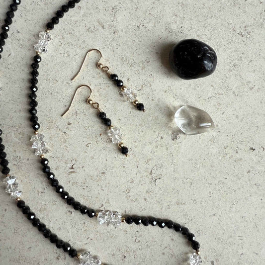 Oorbellen van spinel facetkraaltjes en Herkimer diamant