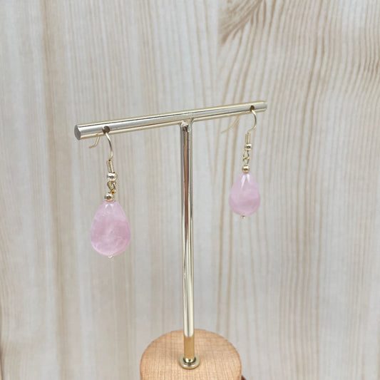 Gold filled oorbellen met rozenkwarts druppel