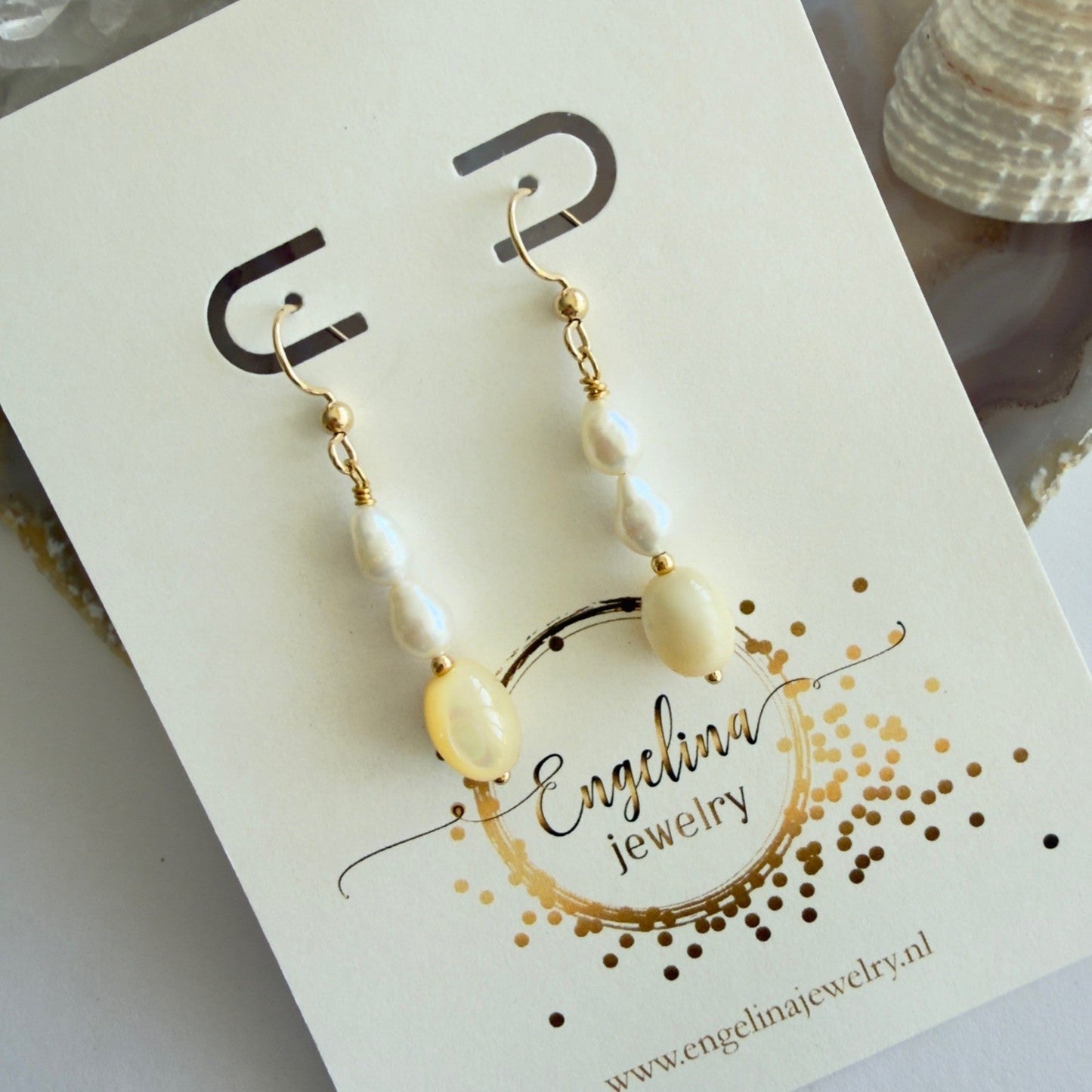 Handgemaakte ketting van ronde kralen met 14K gold filled haakslotje — Engelina Jewelry