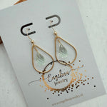 Gold filled druppels met daarin een facetdruppel van prasioliet - Engelina Jewelry