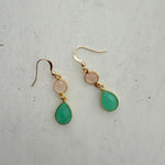 Gold filled oorhaakjes met rozenkwarts en een chalcedoon facetdruppel - Engelina Jewelry