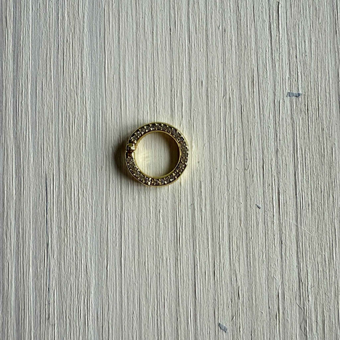 Ronde sluiting met strass steentjes