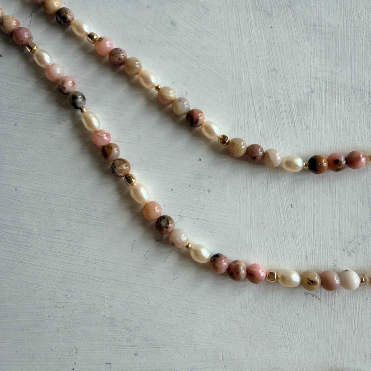 Ketting van Andes opaal en zoetwaterparels - ADELE