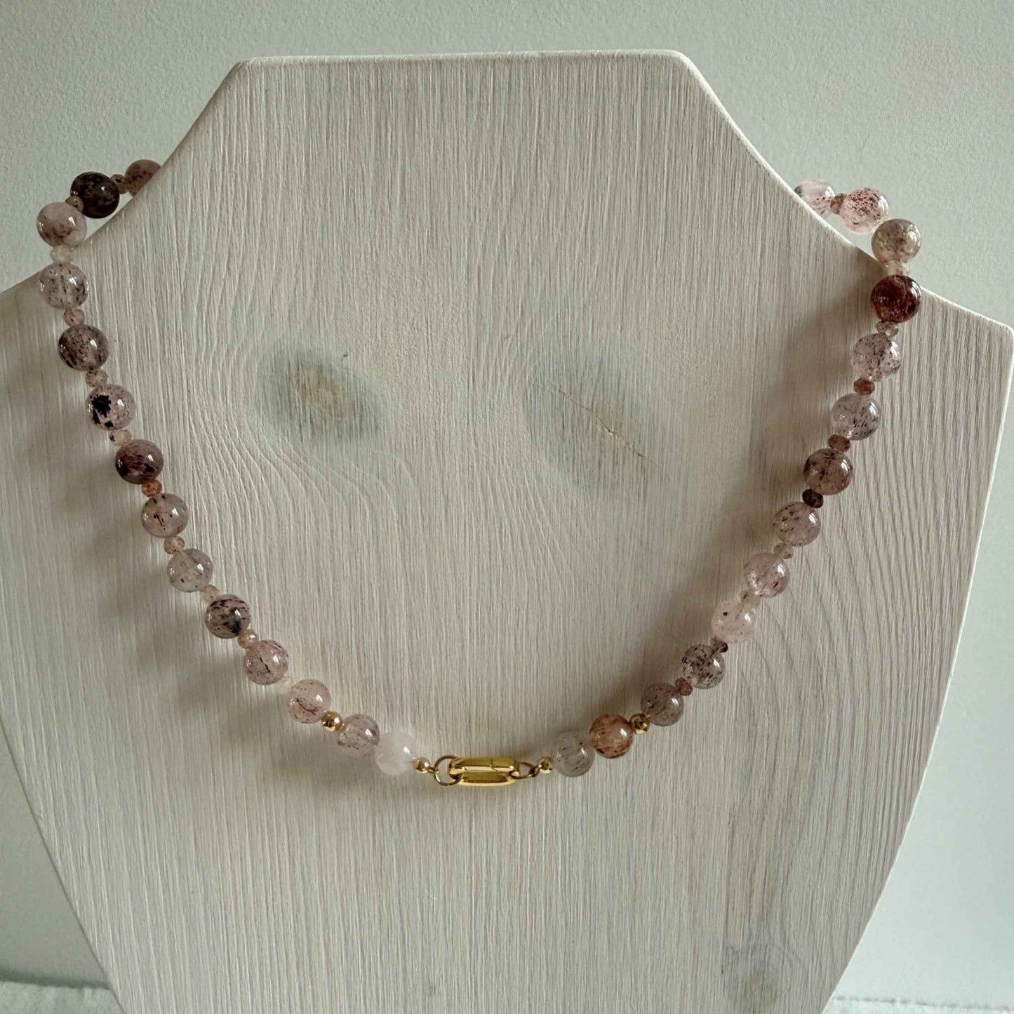 Ketting van aarbeienkwarts met open einden