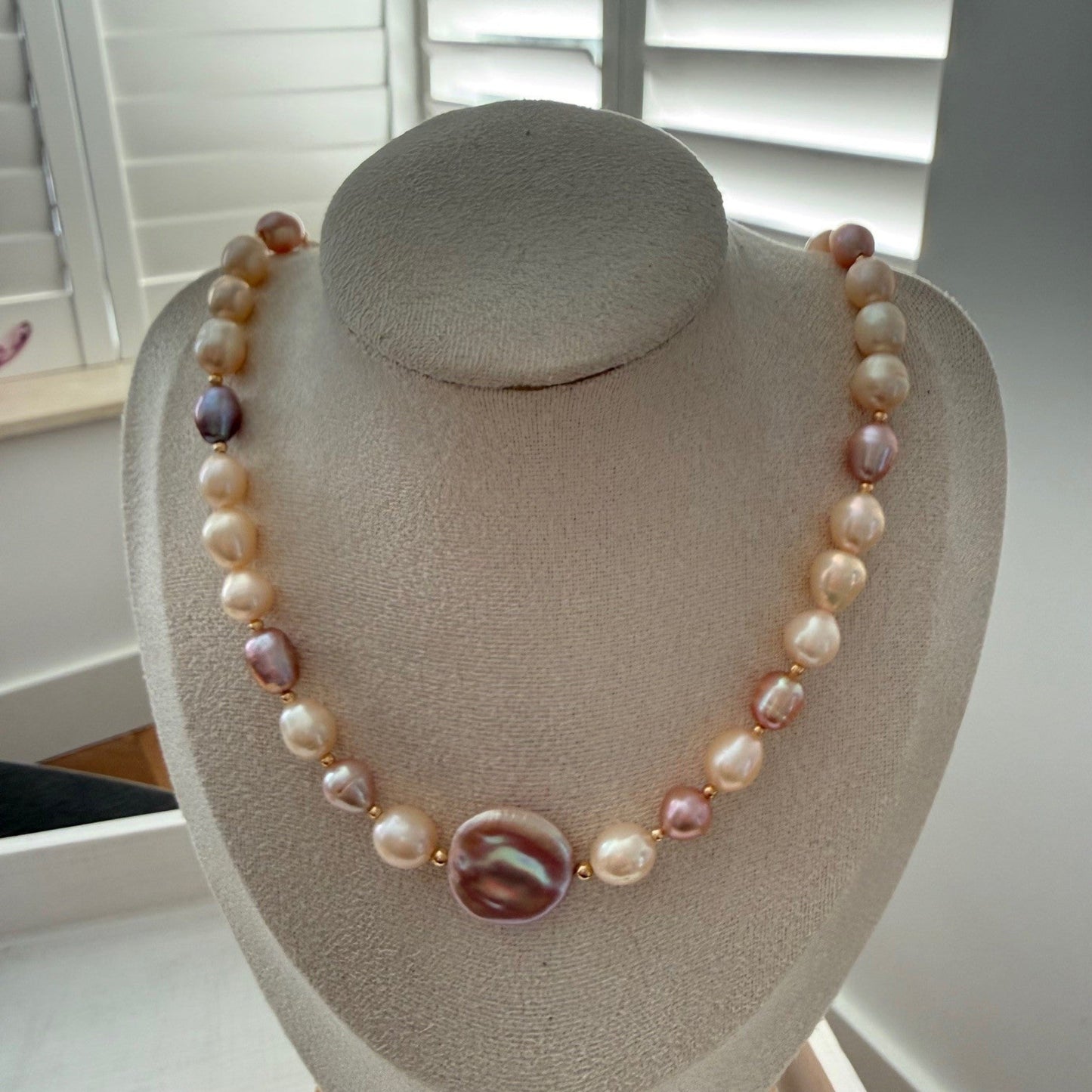 Ketting van witte en lila parels - LILAC