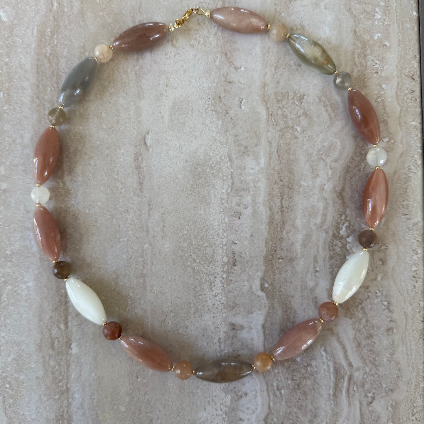 Ketting van maansteen