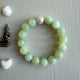 Armband op elastiek geregen van grote 12 mm kralen lichtgroene jade met een Edison zoetwaterparel - Engelina Jewelry