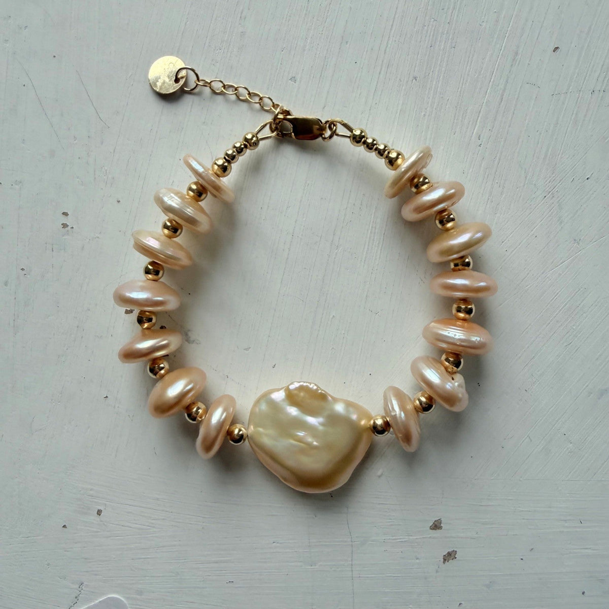 Armband van goudkleurige parels - Engelina Jewelry
