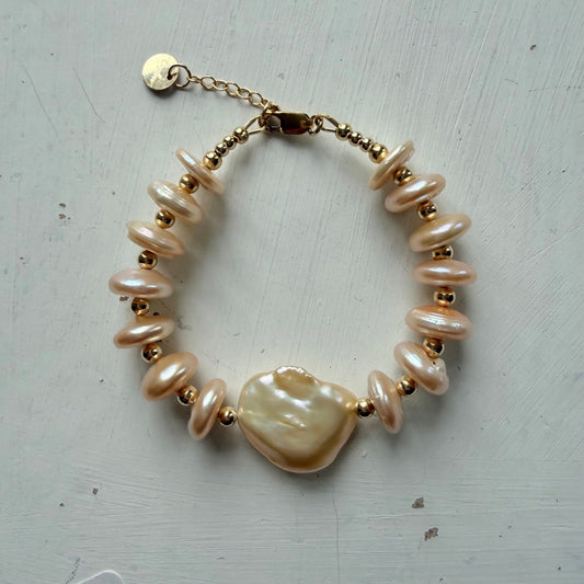 Armband van goudkleurige parels - Engelina Jewelry