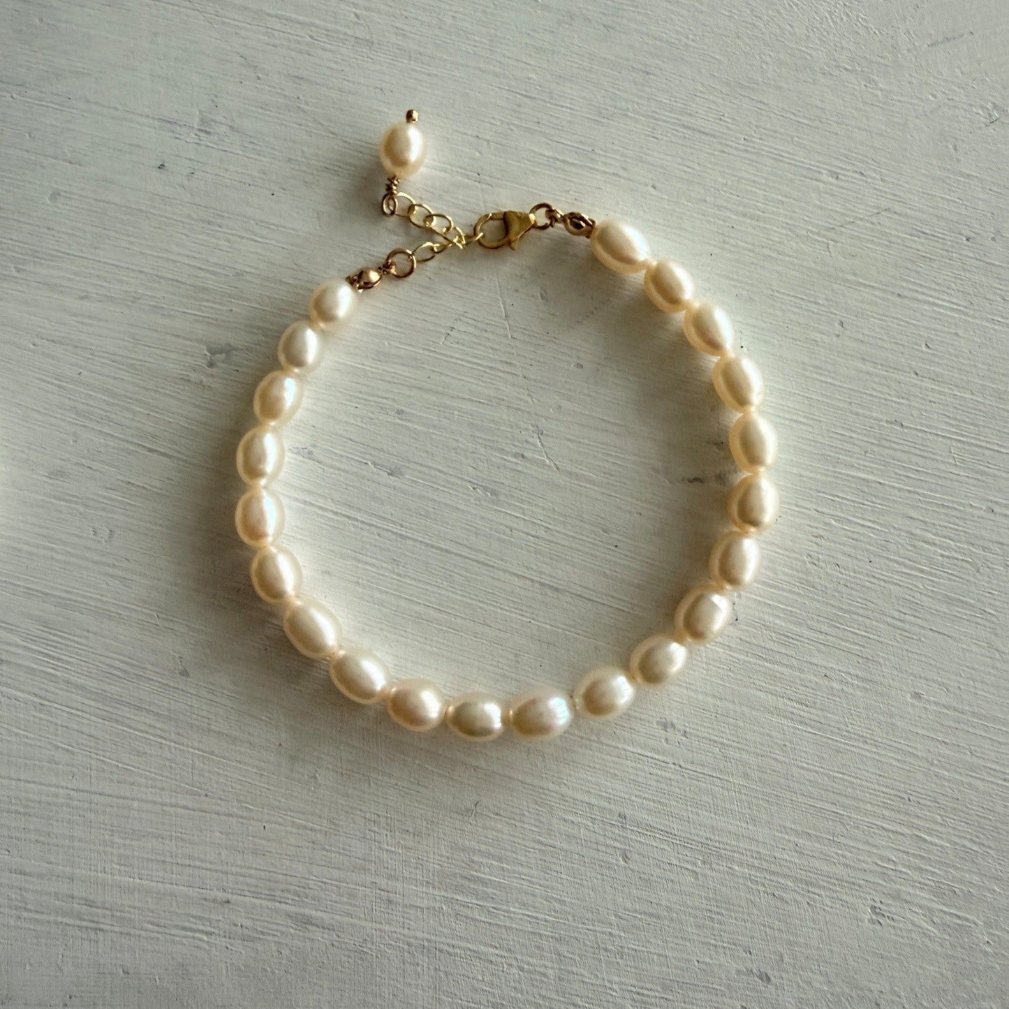 Handgemaakte ketting van ronde kralen met 14K gold filled haakslotje — Engelina Jewelry